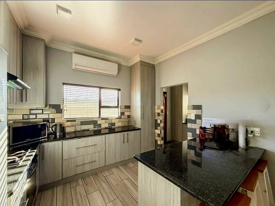 3 Bedroom Property for Sale in Gateway Manor North West